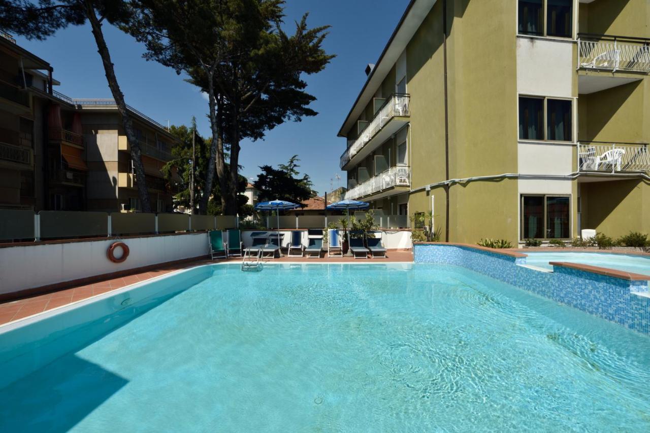 Hotel Diano Marina Mhotelsgroup Kültér fotó