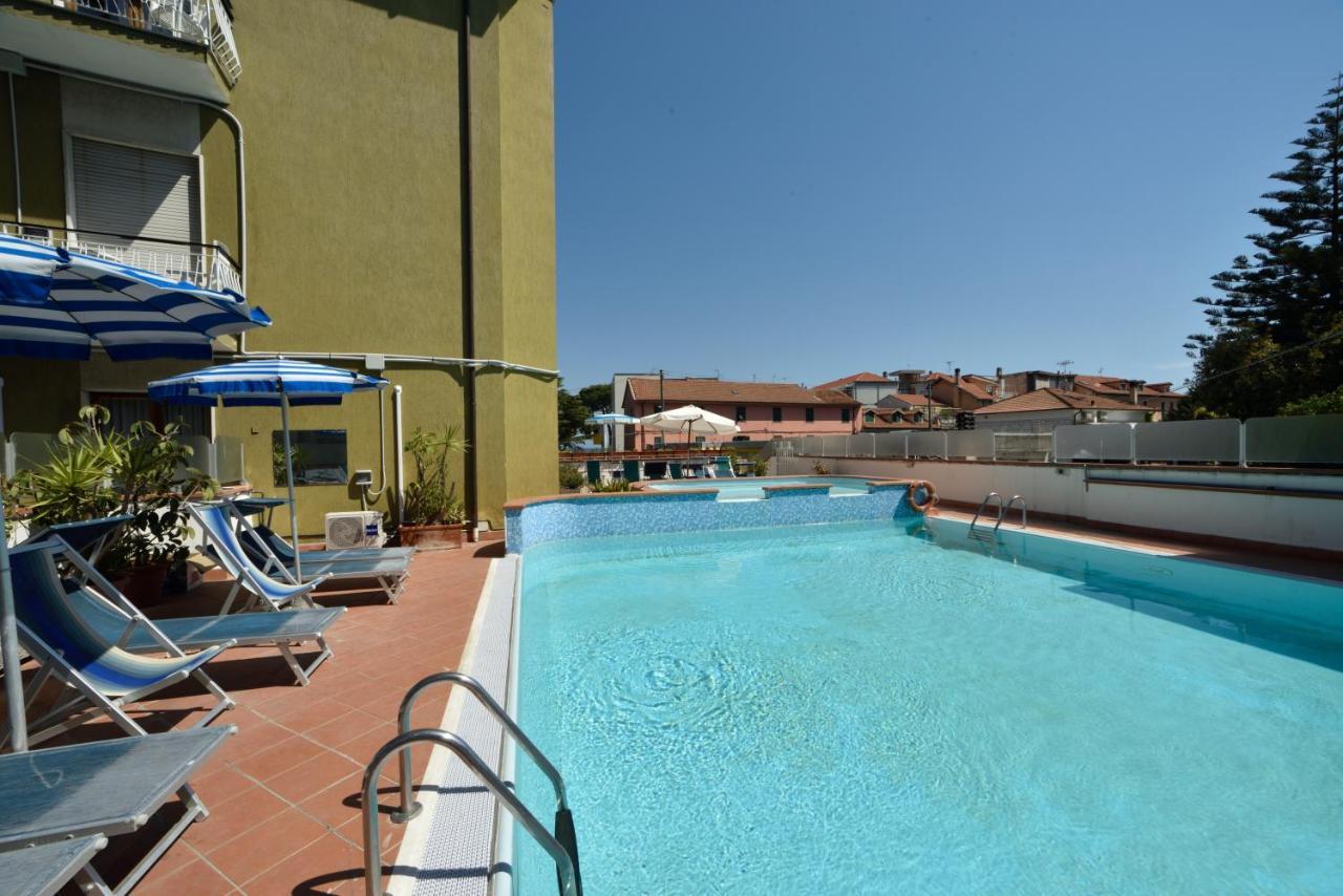 Hotel Diano Marina Mhotelsgroup Kültér fotó